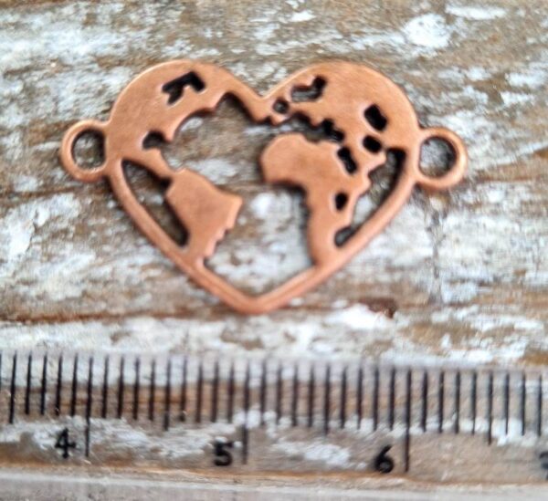 Cuore con mondo centrale per braccialetto con due asole