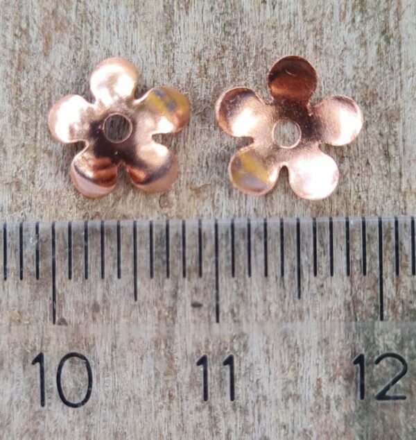 Coppetta in ottone galvanizzato 5 petali per perlina da 8 mm