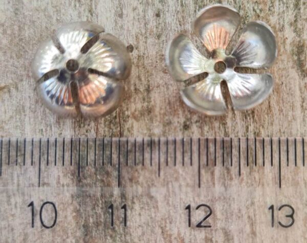 Coppetta in ottone galvanizzato 5 petali per pallina da 12 mm