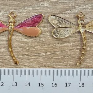 Libellula in ottone con ali smaltate Fuxia – Rosa Cipria