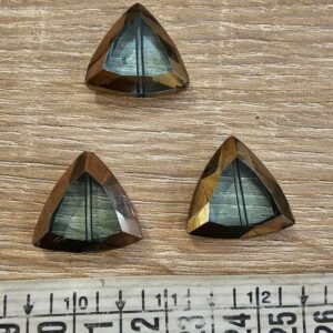 Triangolo in vetro cecoslovacco con bordo dorato