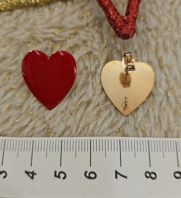 Perno smaltato forma cuore con porta pendente